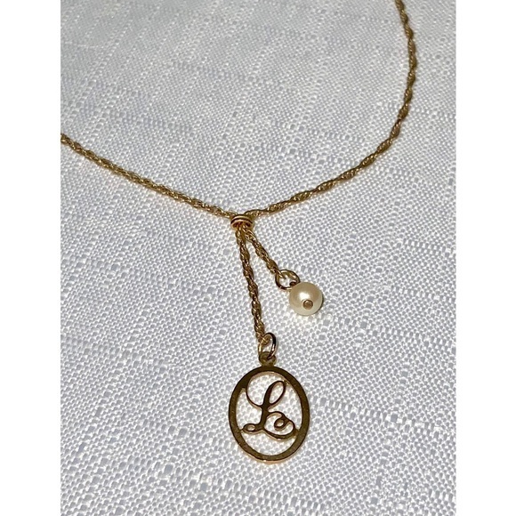 Avon Vintage 22” Gold “L” Initial & Pearl Drop Necklace ~ Stamped - Picture 1 of 5